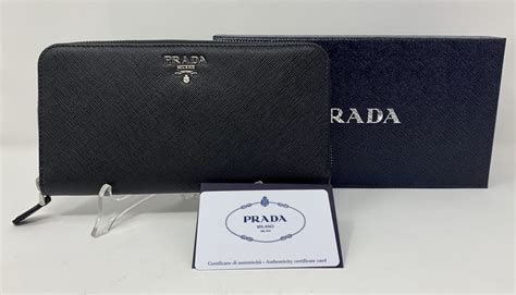 portafoglio prada cagnolino|Scopri la nuova collezione di portafogli di Prada donna su.